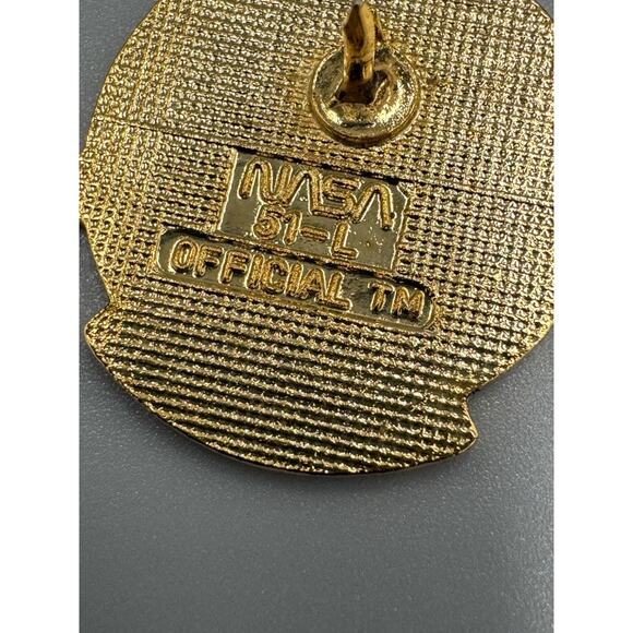 Space Shuttle Challenger McNair Onizuka Resnik Scobee McAuliffe Jarvis Lapel Pin - Picture 3 of 4